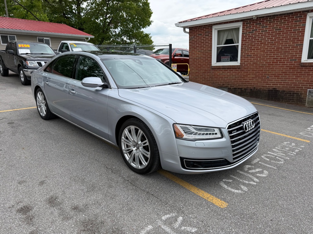 Photo 3 of this AUDI A8
