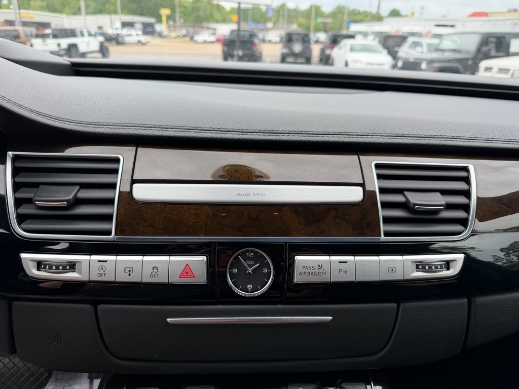 Photo 22 of this AUDI A8