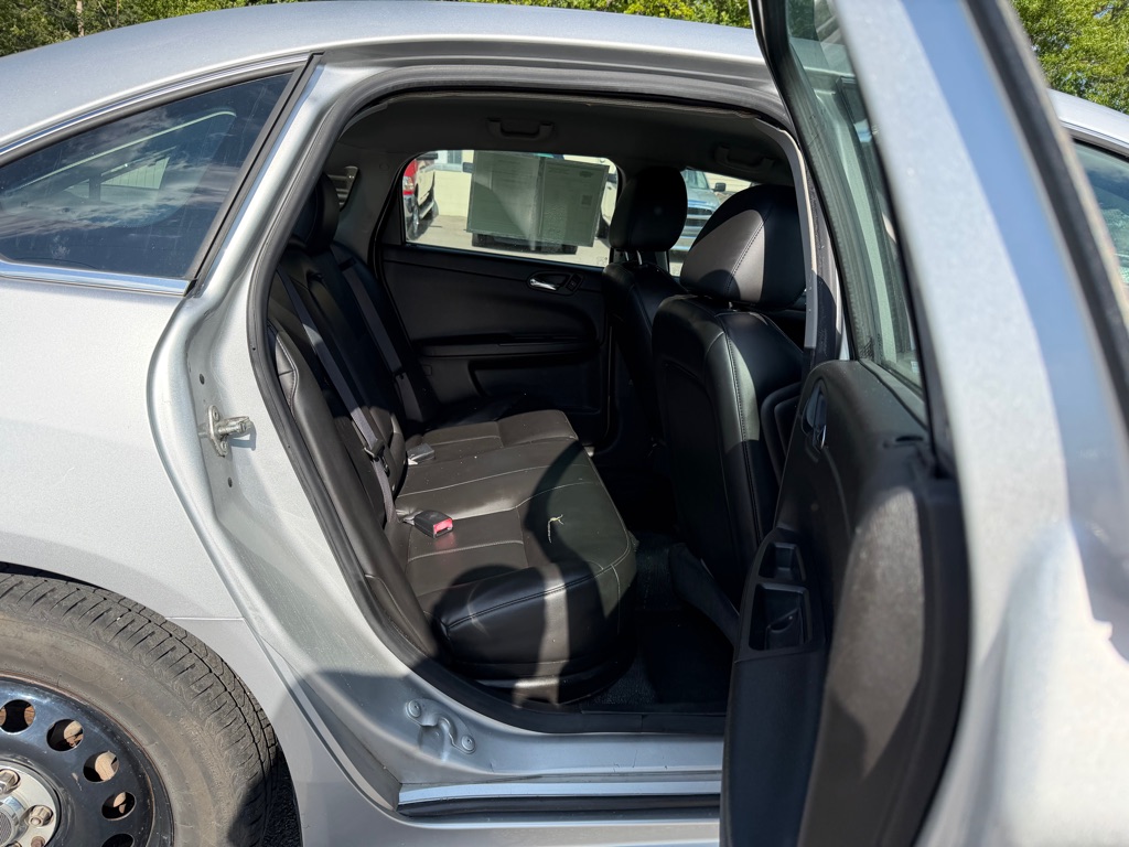 Photo 14 of this CHEVROLET IMPALA LIMITED