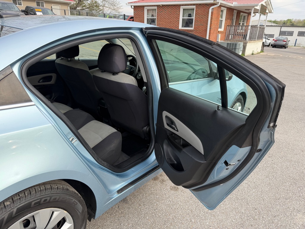 Photo 13 of this CHEVROLET CRUZE
