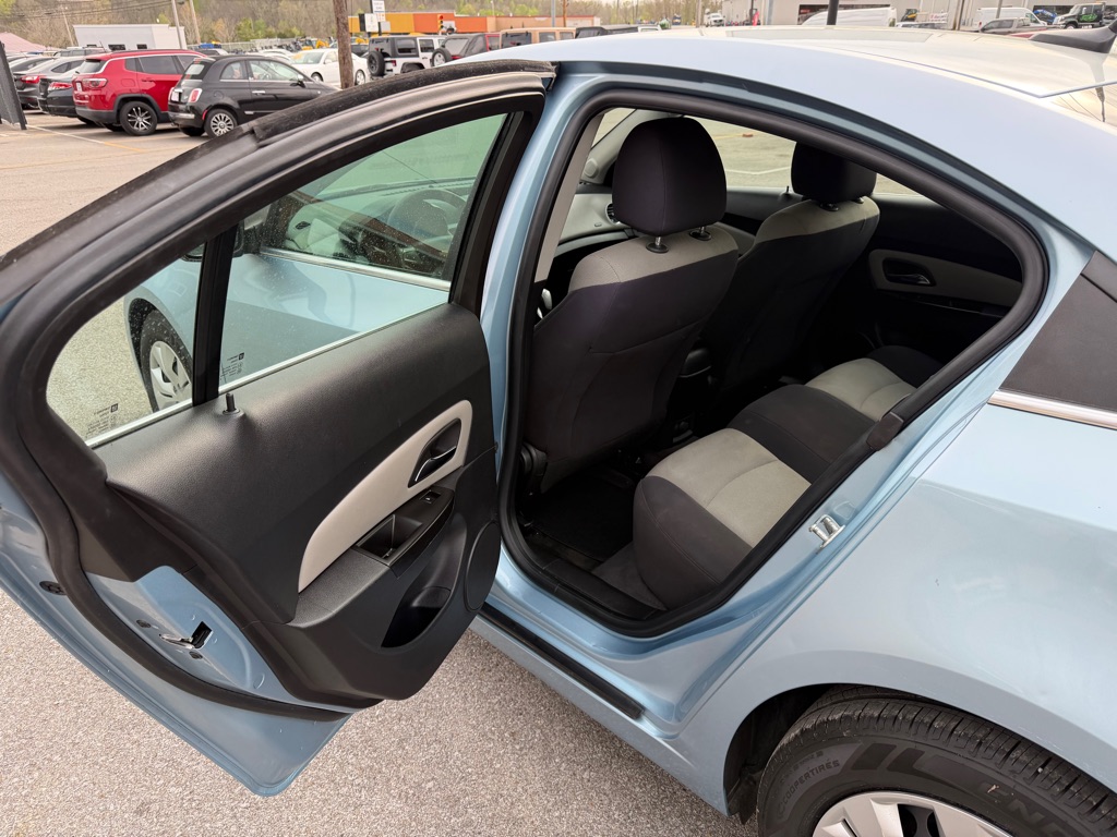 Photo 11 of this CHEVROLET CRUZE