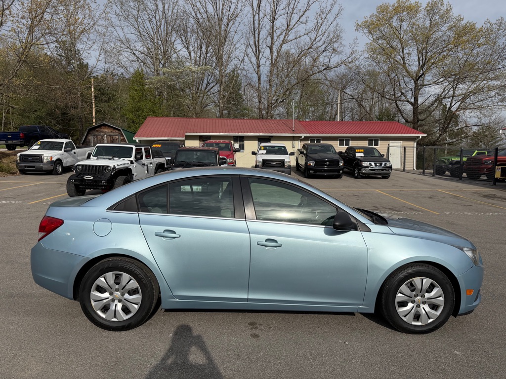 Photo 4 of this CHEVROLET CRUZE