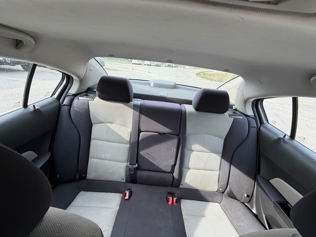 Photo 17 of this CHEVROLET CRUZE