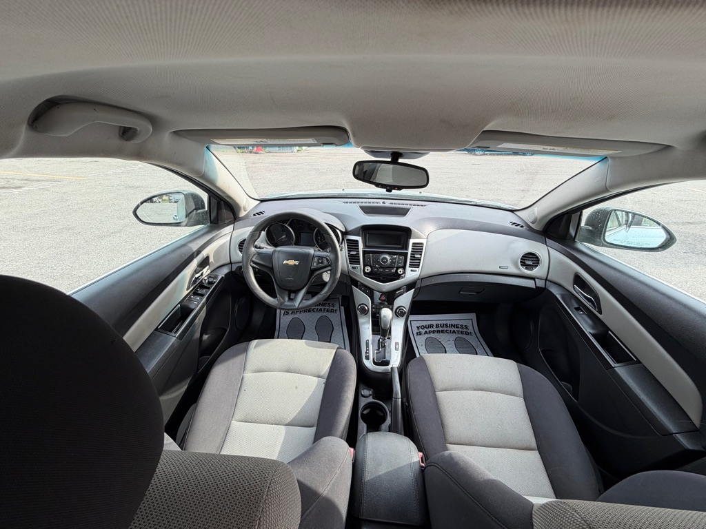 Photo 18 of this CHEVROLET CRUZE