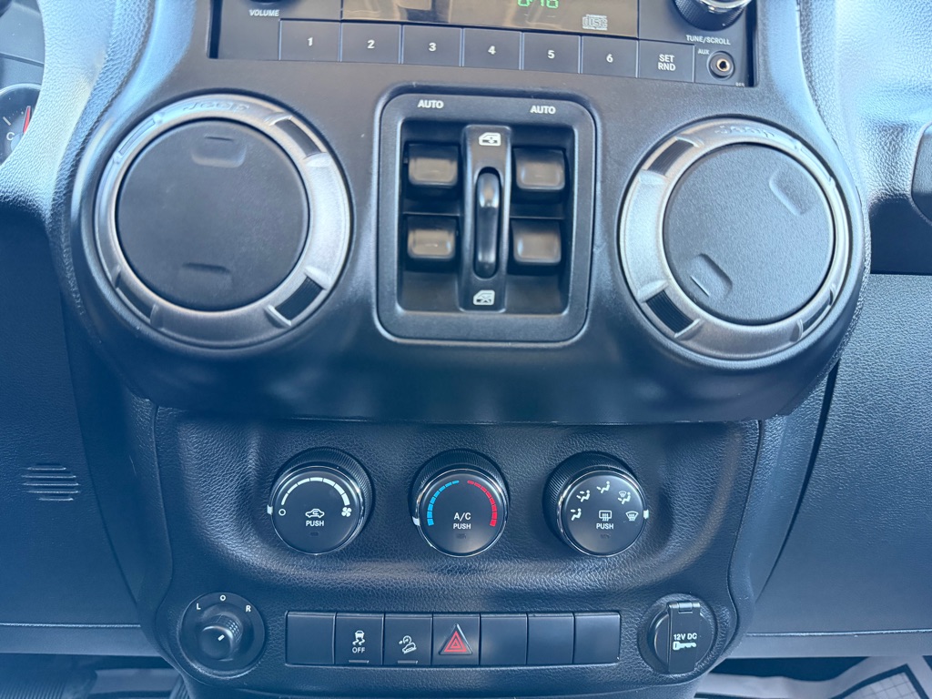 Photo 22 of this JEEP WRANGLER UNLIMI