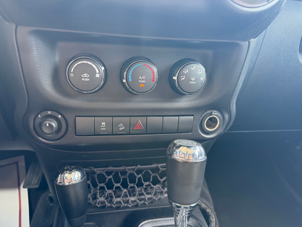 Photo 23 of this JEEP WRANGLER UNLIMI