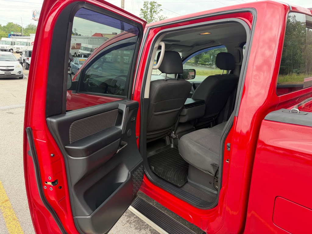 Photo 11 of this NISSAN TITAN