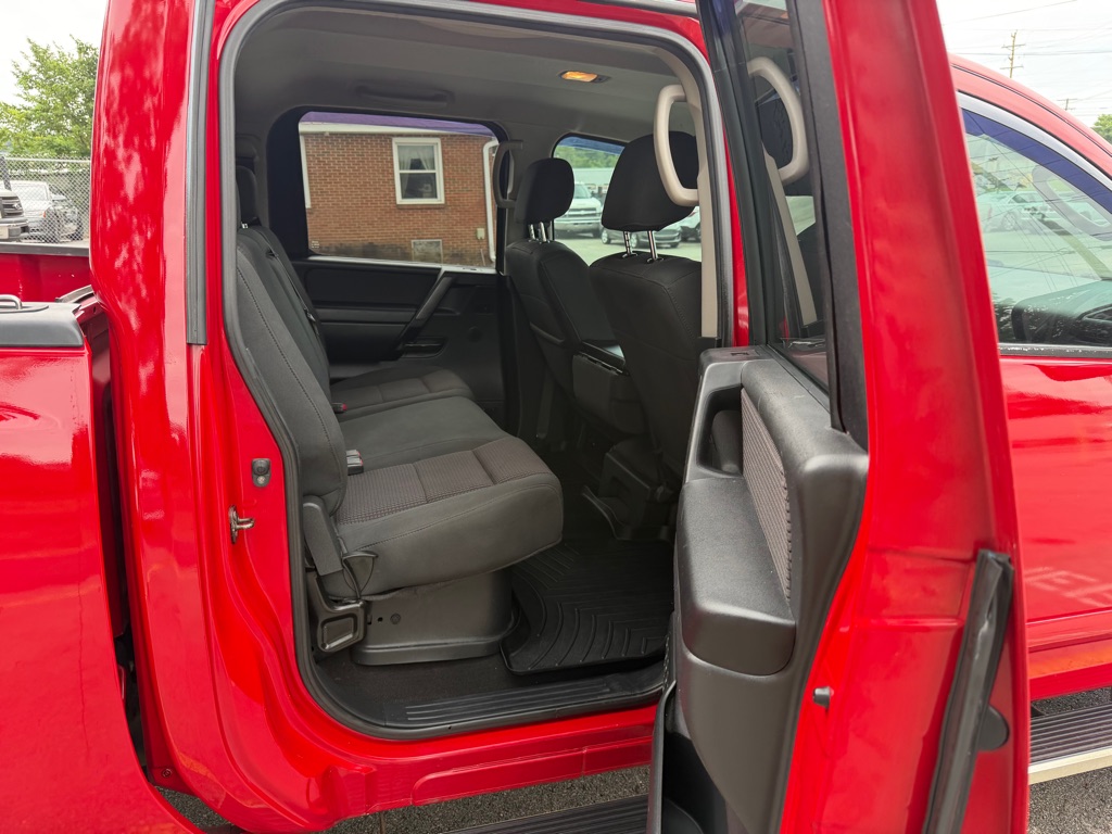Photo 14 of this NISSAN TITAN