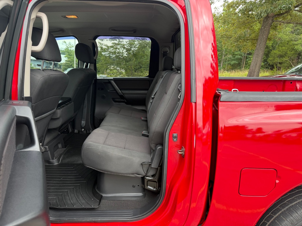 Photo 12 of this NISSAN TITAN