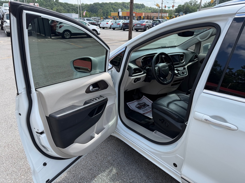 CHRYSLER PACIFICA 2018 CHRYSLER PACIFICA 2C4RC1BG0JR214184