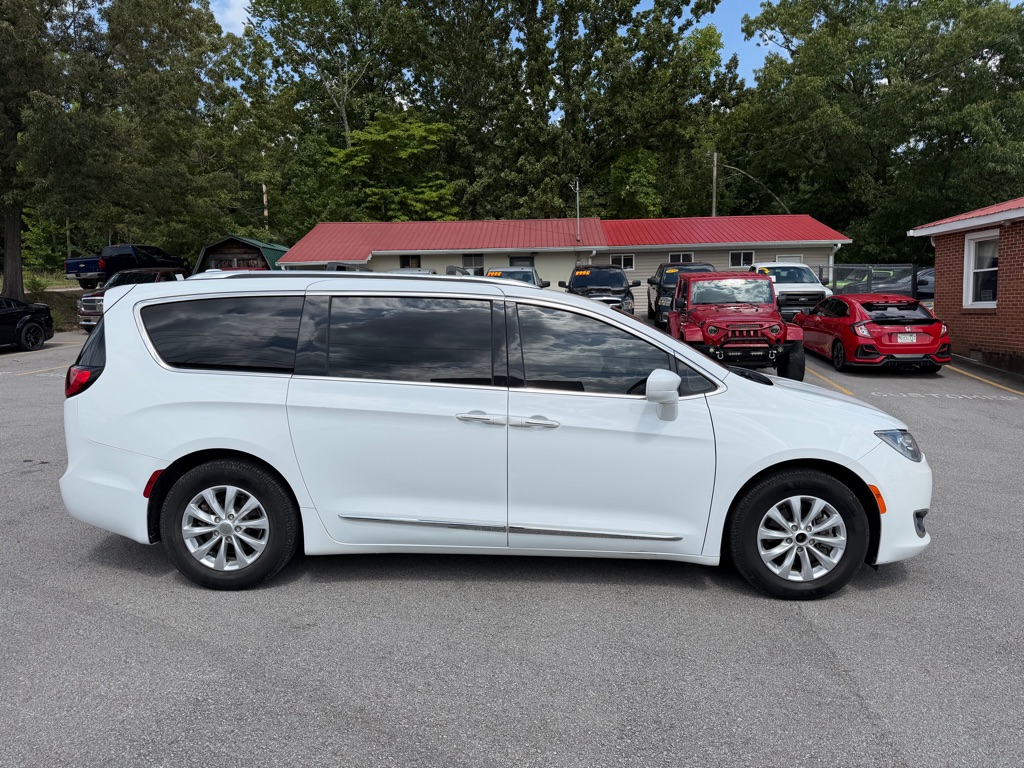 CHRYSLER PACIFICA 2018 CHRYSLER PACIFICA 2C4RC1BG0JR214184