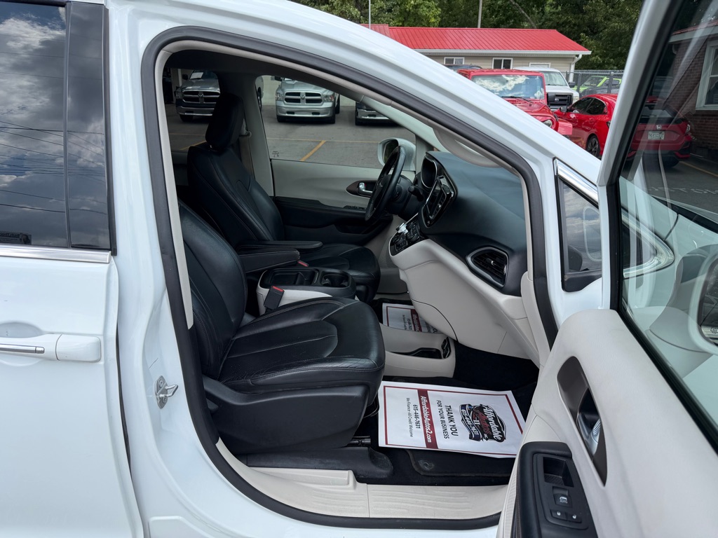 CHRYSLER PACIFICA 2018 CHRYSLER PACIFICA 2C4RC1BG0JR214184