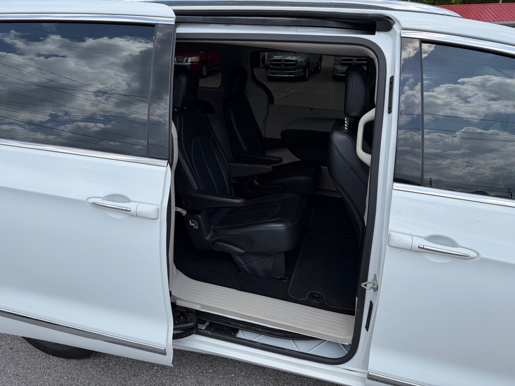 CHRYSLER PACIFICA 2018 CHRYSLER PACIFICA 2C4RC1BG0JR214184