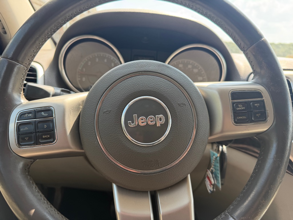 Photo 24 of this JEEP GRAND CHEROKEE