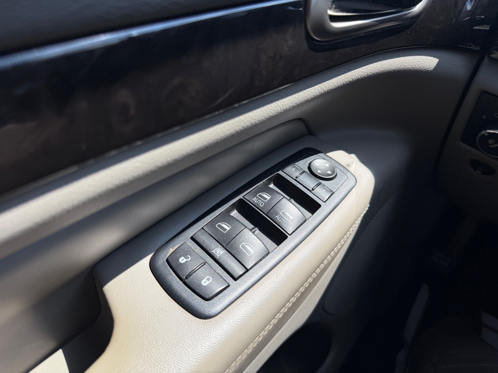 Photo 23 of this JEEP GRAND CHEROKEE