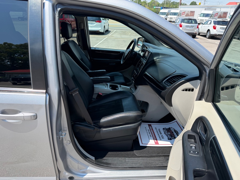 Photo 16 of this DODGE GRAND CARAVAN