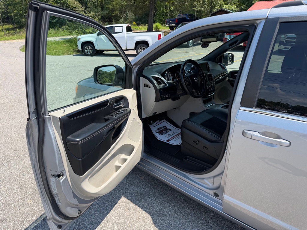 Photo 9 of this DODGE GRAND CARAVAN