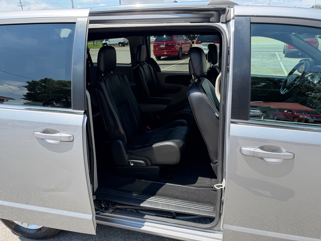 Photo 15 of this DODGE GRAND CARAVAN