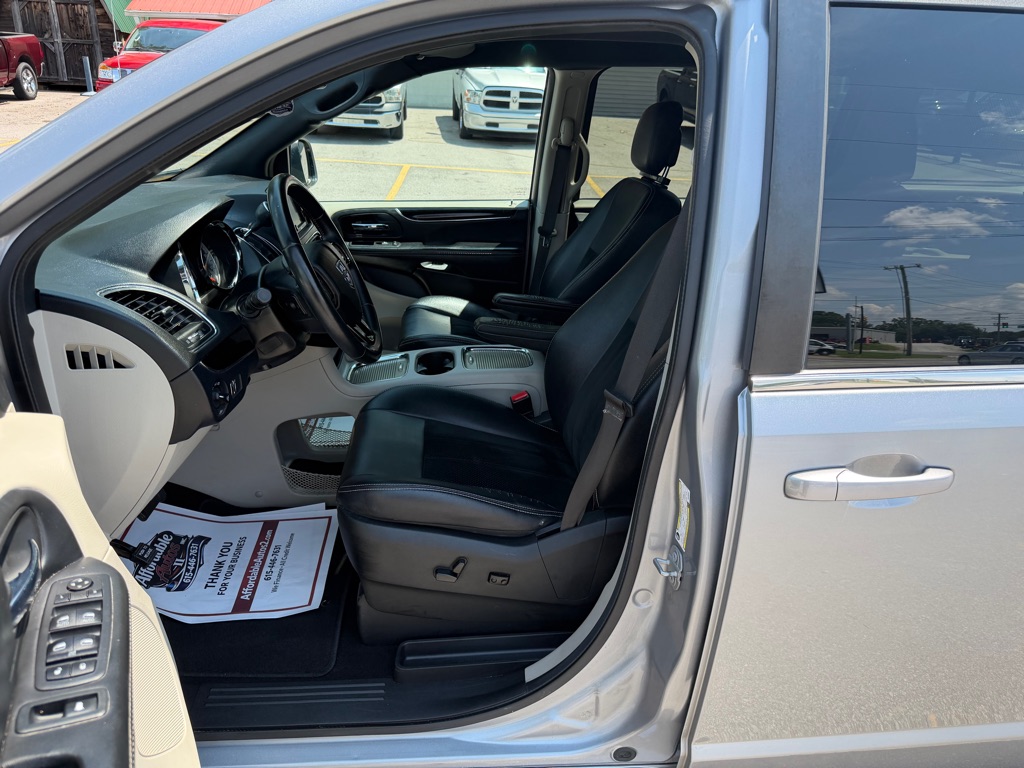 Photo 10 of this DODGE GRAND CARAVAN