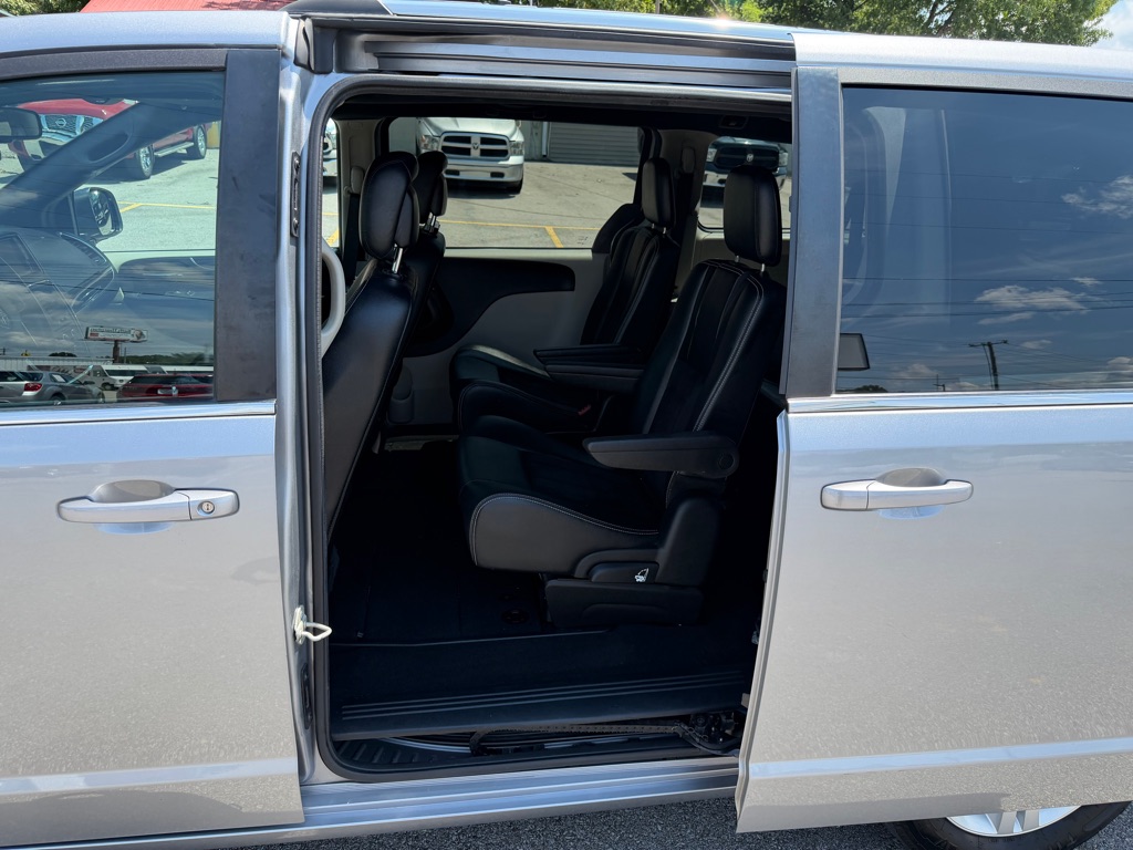 Photo 11 of this DODGE GRAND CARAVAN