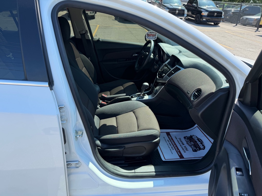 Photo 16 of this CHEVROLET CRUZE LIMITED