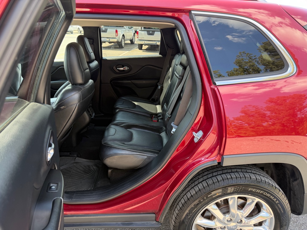 Photo 12 of this JEEP CHEROKEE
