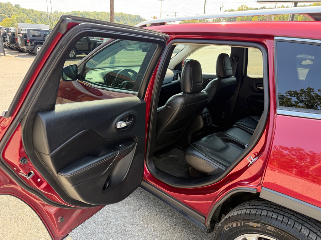 Photo 11 of this JEEP CHEROKEE