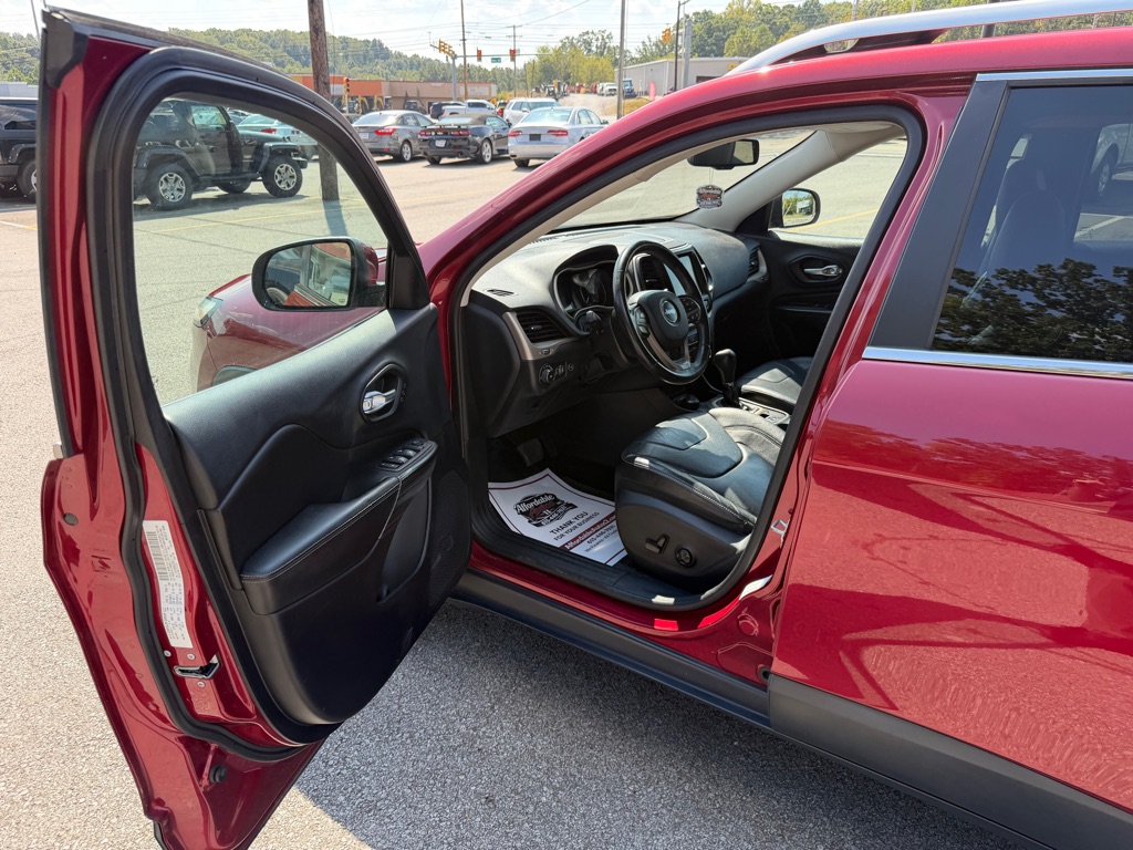 Photo 9 of this JEEP CHEROKEE