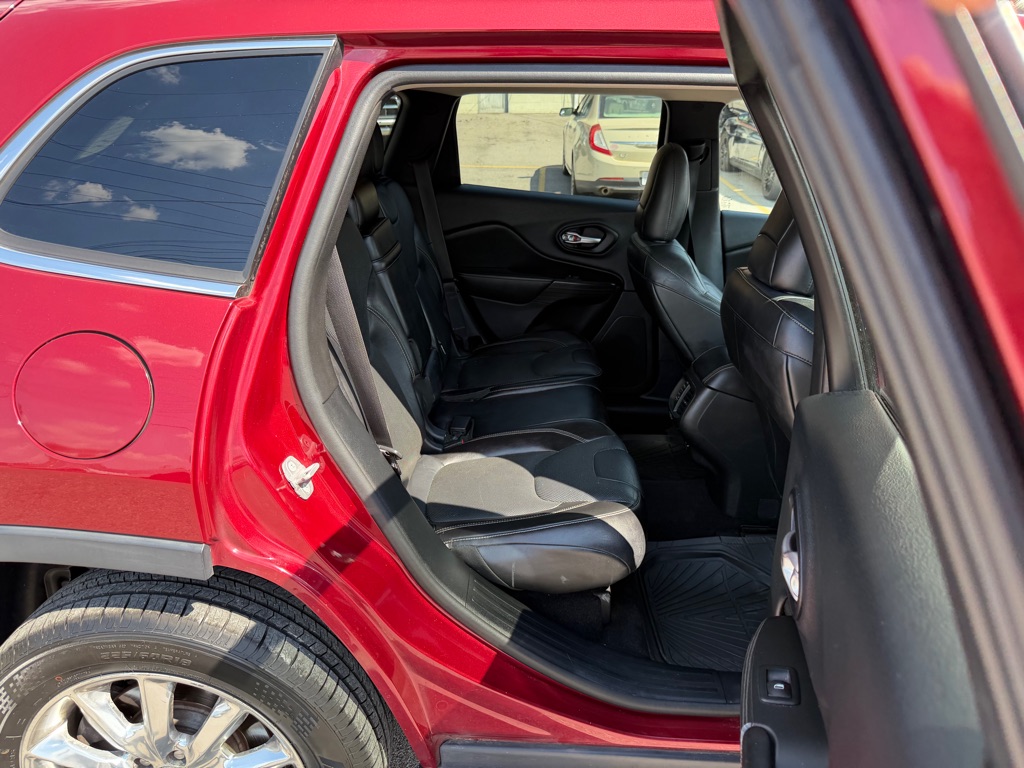 Photo 14 of this JEEP CHEROKEE