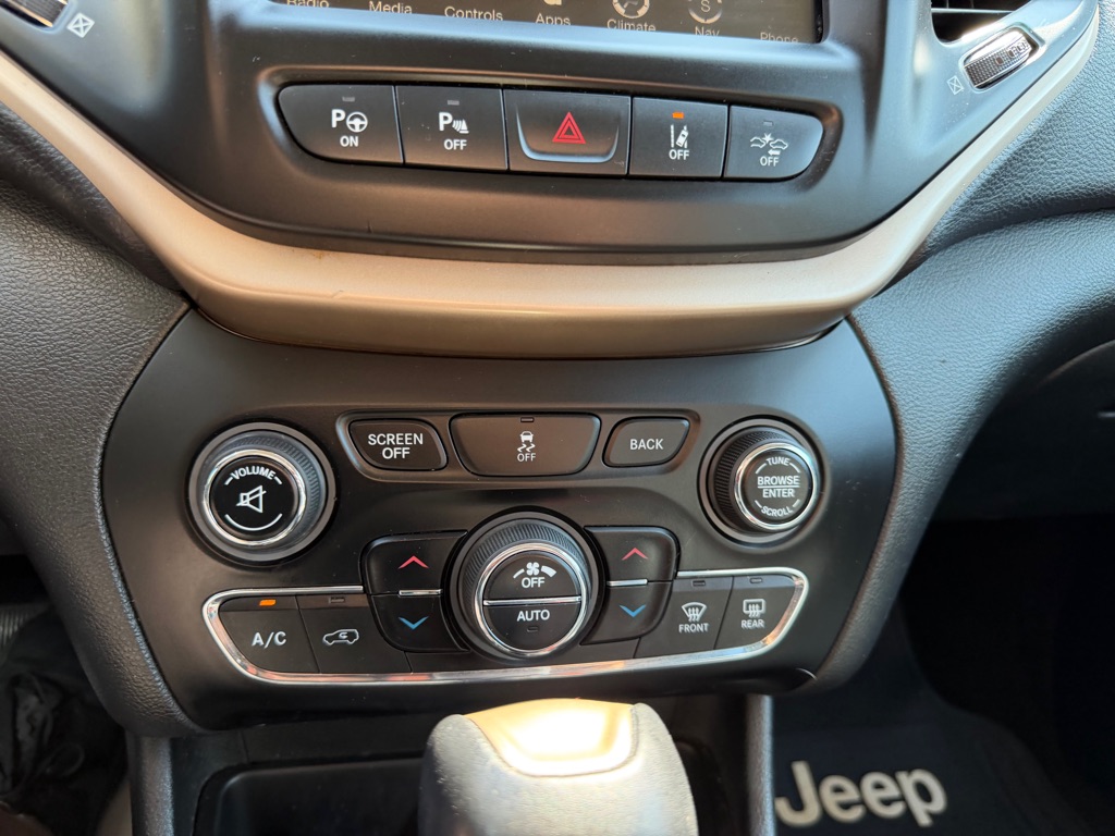 Photo 26 of this JEEP CHEROKEE