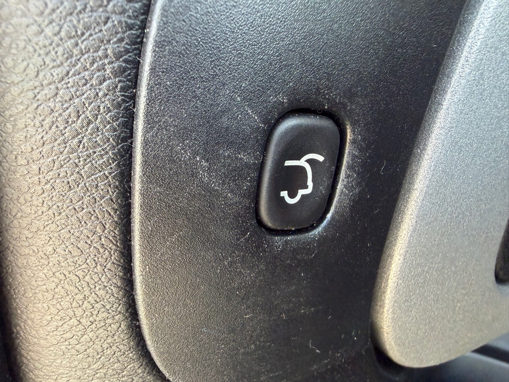 Photo 20 of this JEEP CHEROKEE