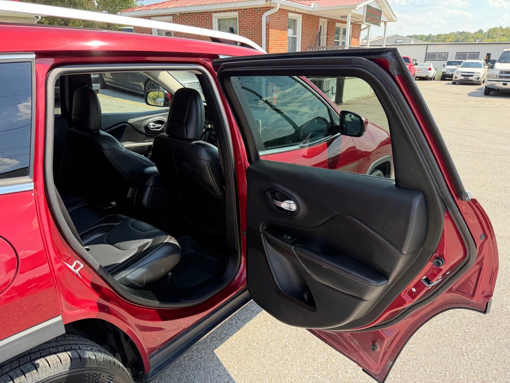 Photo 13 of this JEEP CHEROKEE