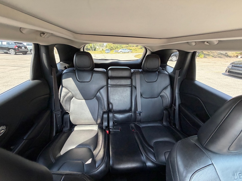 Photo 17 of this JEEP CHEROKEE