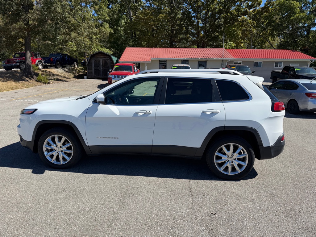 Photo 8 of this JEEP CHEROKEE