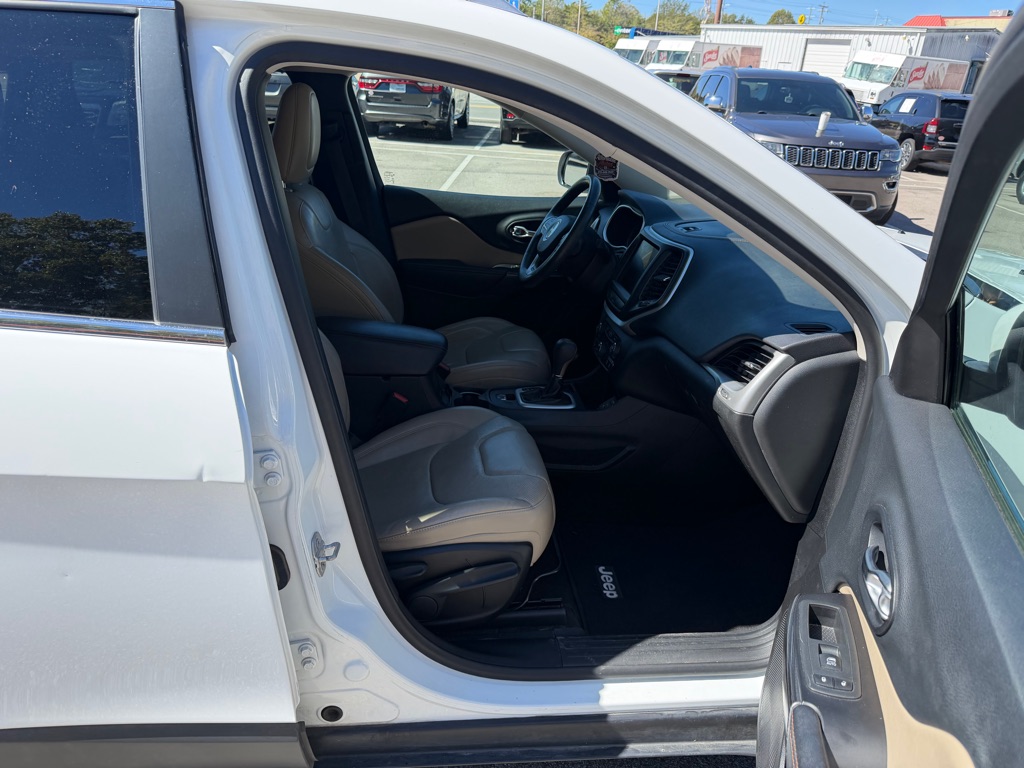 Photo 16 of this JEEP CHEROKEE