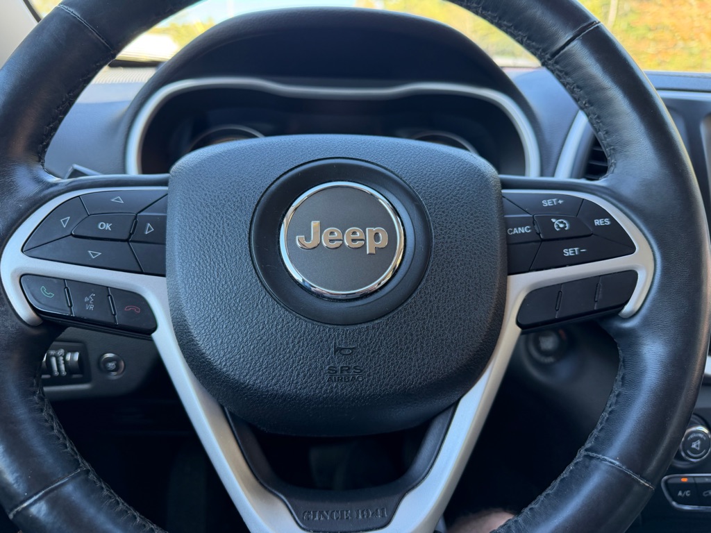 Photo 23 of this JEEP CHEROKEE