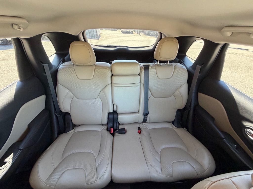 Photo 17 of this JEEP CHEROKEE
