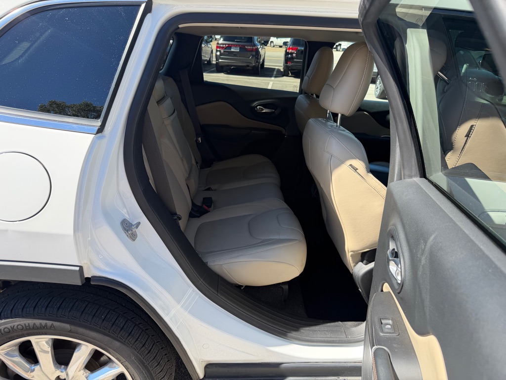 Photo 14 of this JEEP CHEROKEE