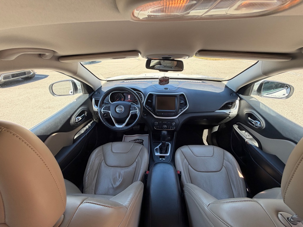 Photo 18 of this JEEP CHEROKEE