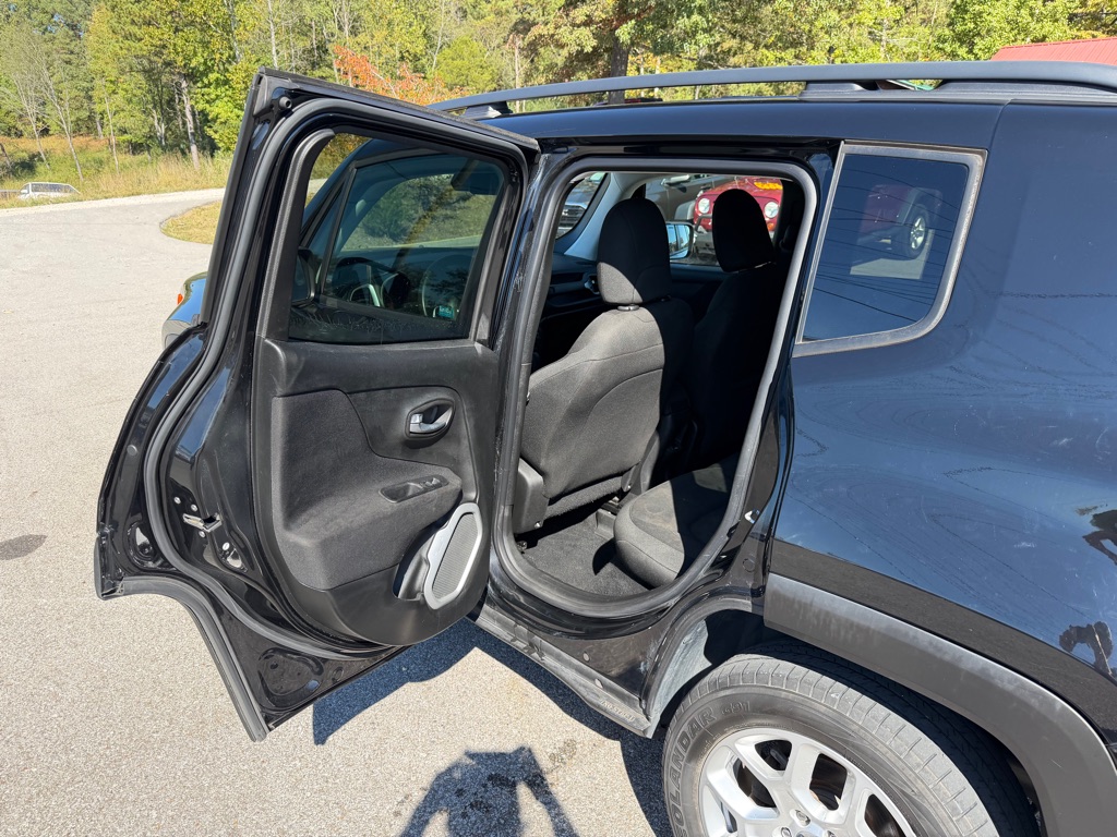 Photo 11 of this JEEP RENEGADE