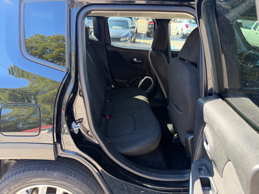 Photo 14 of this JEEP RENEGADE