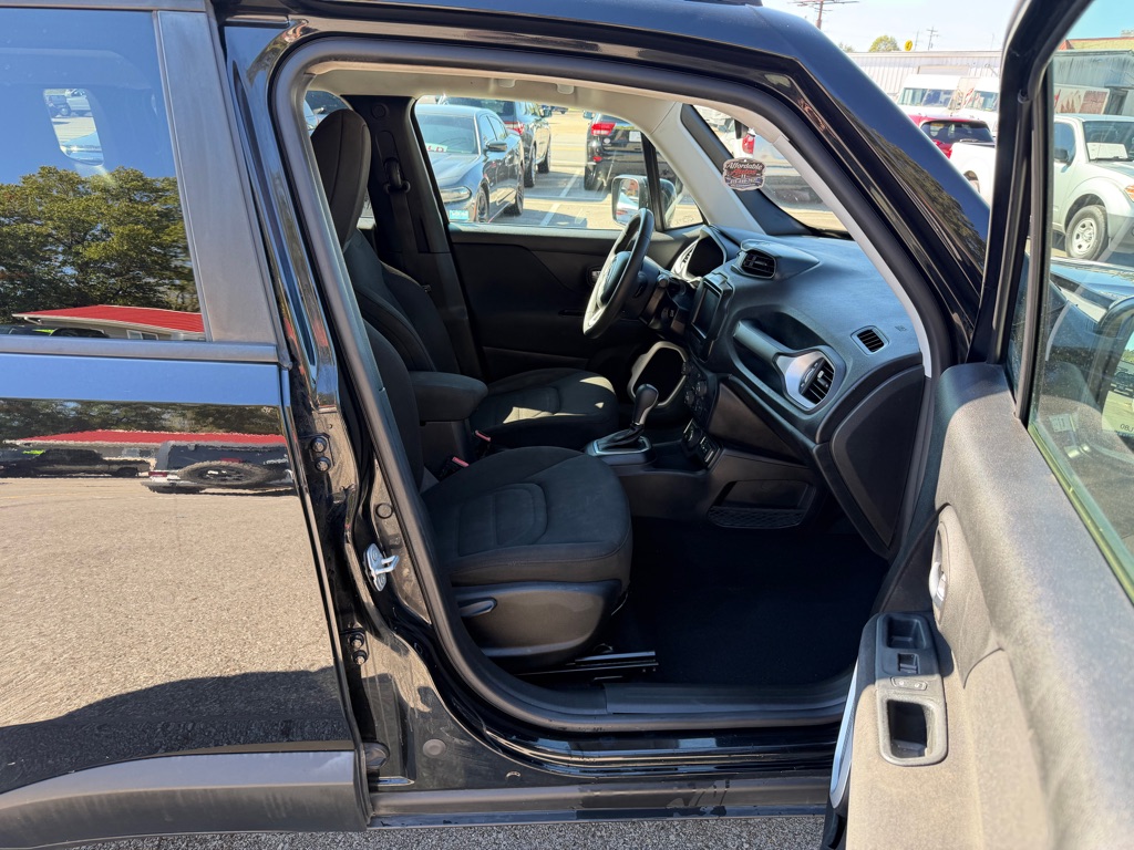 Photo 16 of this JEEP RENEGADE