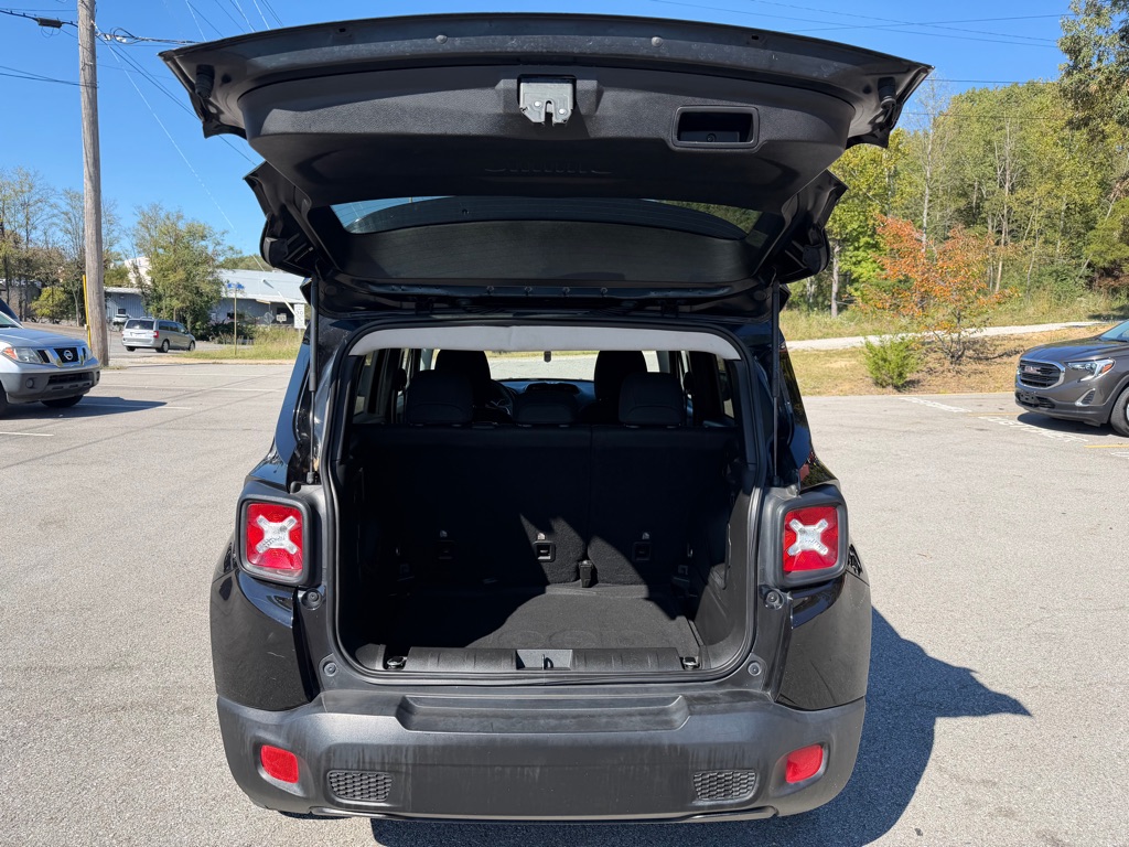Photo 17 of this JEEP RENEGADE