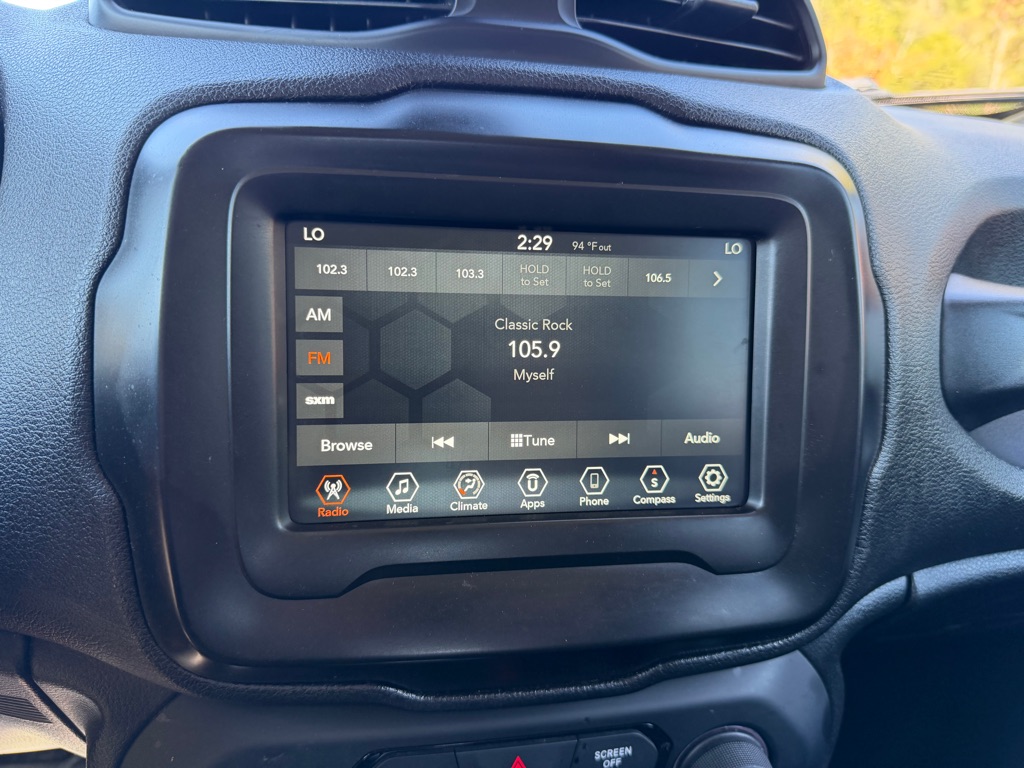 Photo 25 of this JEEP RENEGADE