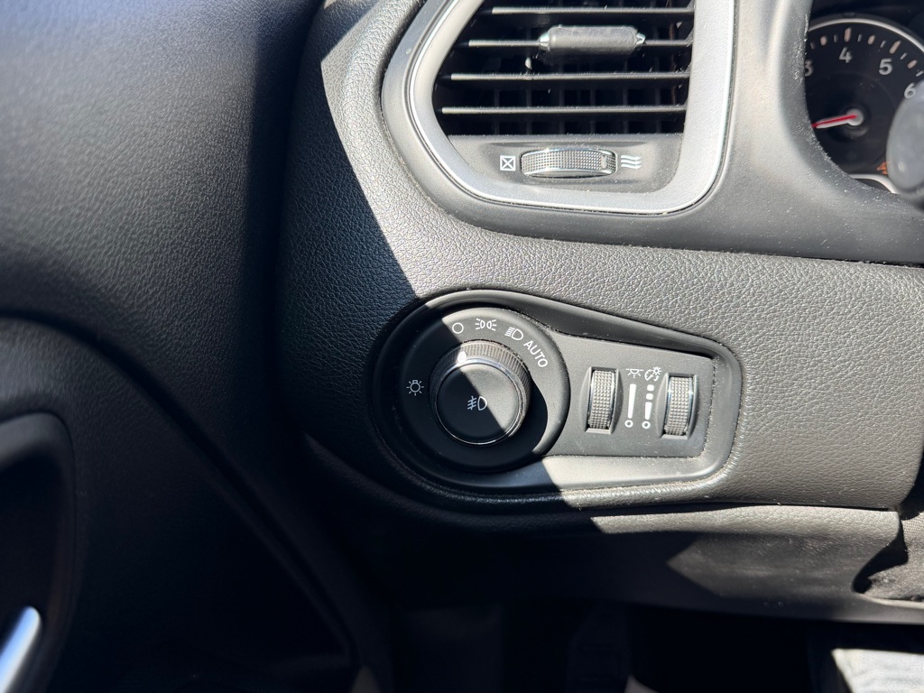 Photo 22 of this JEEP RENEGADE