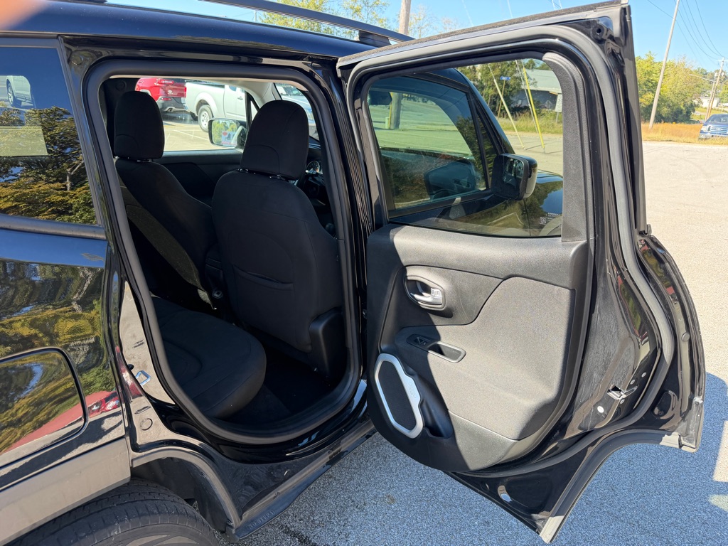 Photo 13 of this JEEP RENEGADE