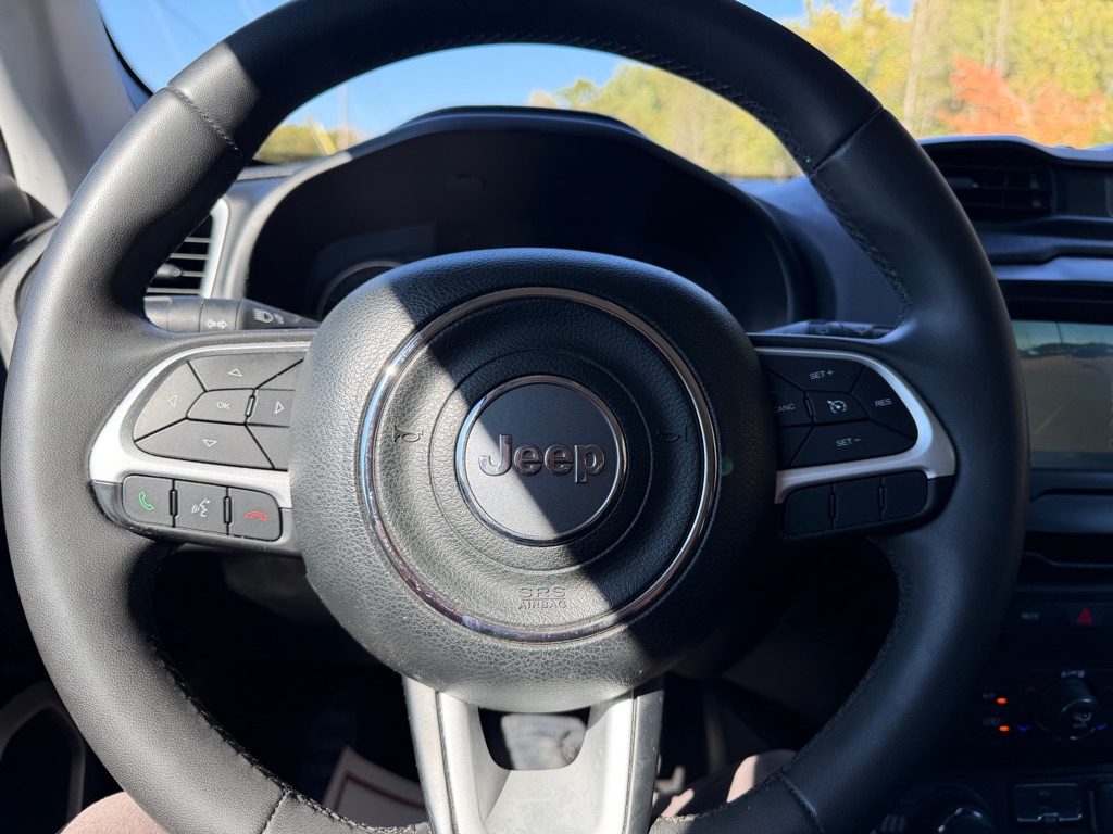Photo 20 of this JEEP RENEGADE