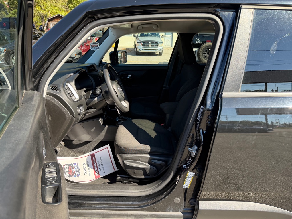 Photo 10 of this JEEP RENEGADE