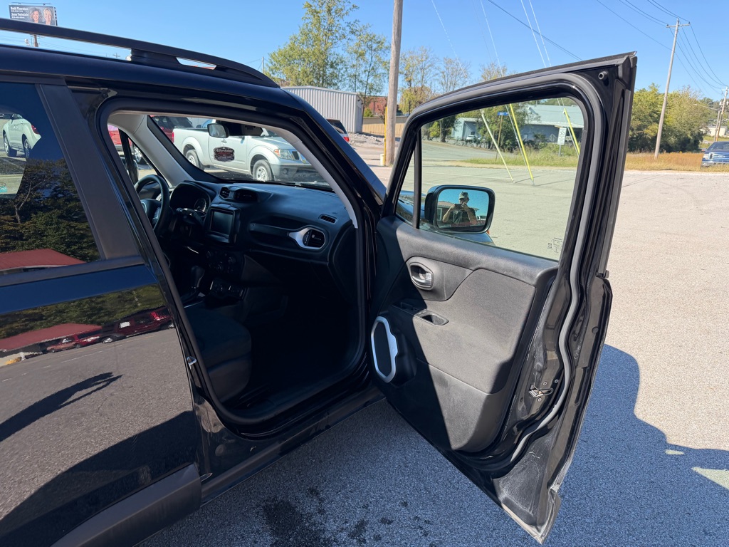 Photo 15 of this JEEP RENEGADE