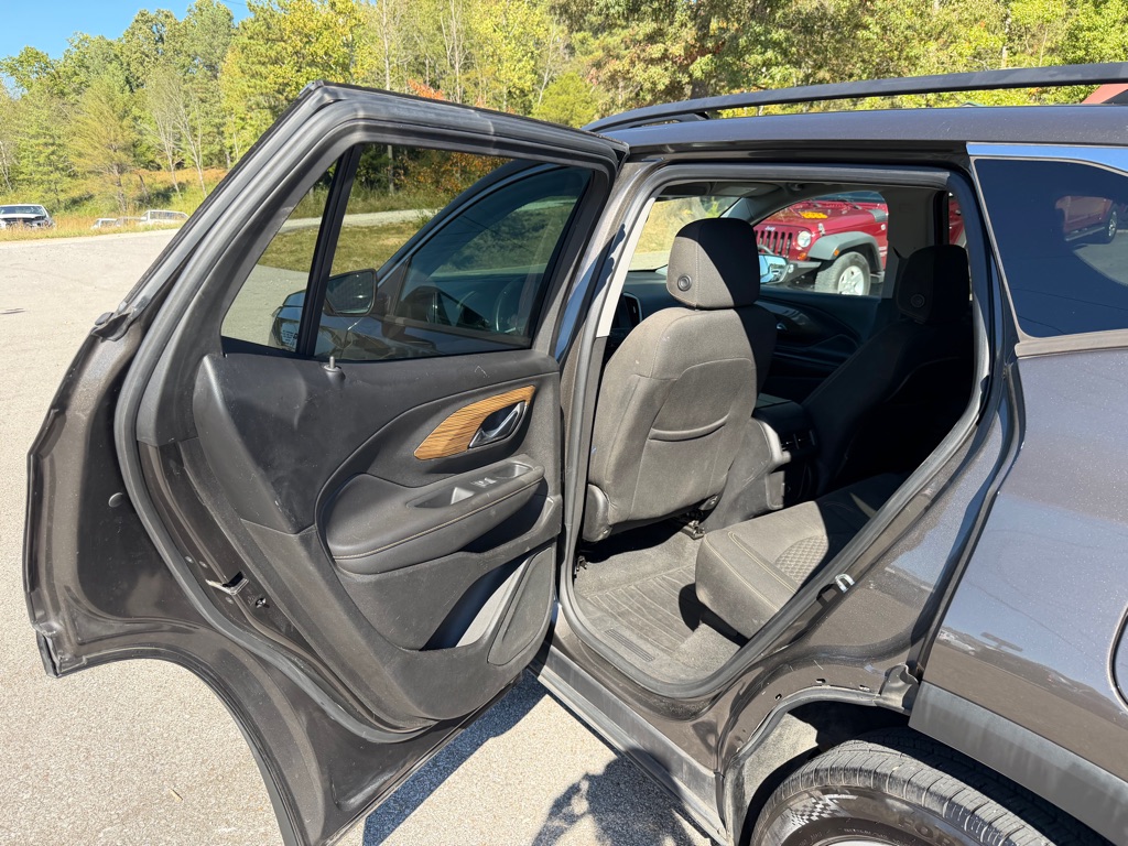 Photo 11 of this GMC TERRAIN